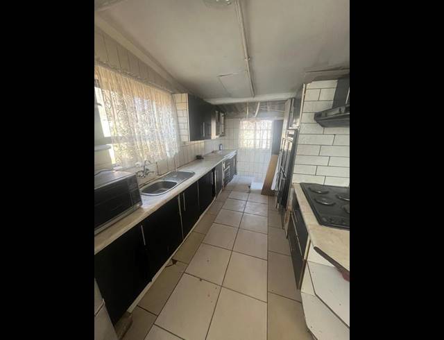 2 BEDROOM HOUSE FOR SALE IN MEADOWLANDS ZONE 3